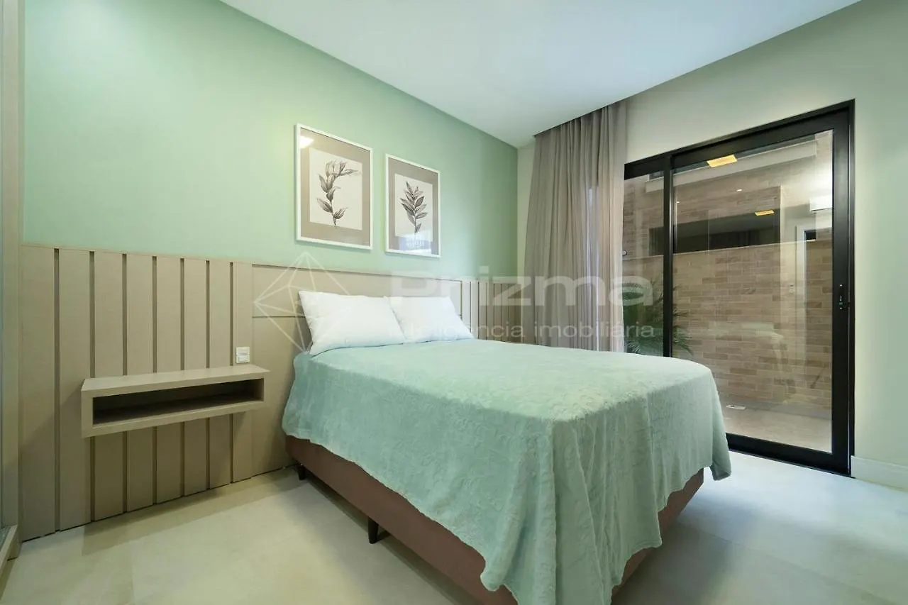 Waldgarten Bombinhas: Beachfront Luxury Condo with Pool & Fitness Center Bombinhas