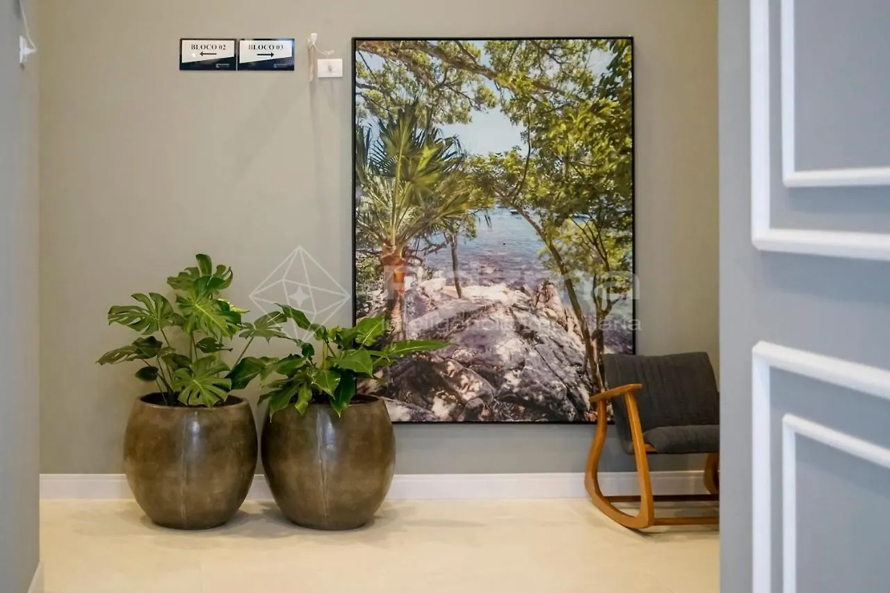 Waldgarten Bombinhas: Beachfront Luxury Condo with Pool & Fitness Center Bombinhas