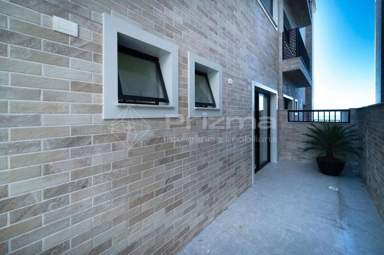 Waldgarten Bombinhas: Beachfront Luxury Condo with Pool & Fitness Center